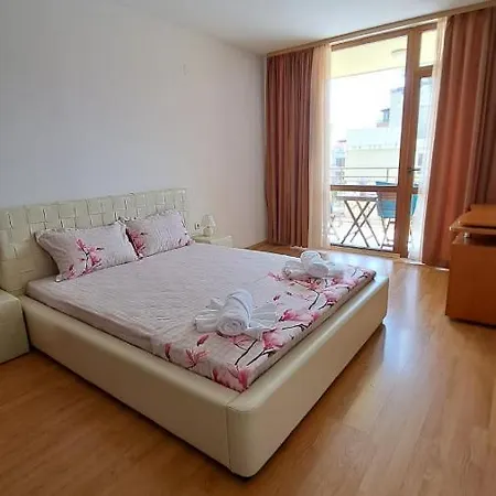 Apartment Апартамент Корал *