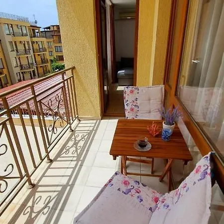 Апартамент Корал Apartment